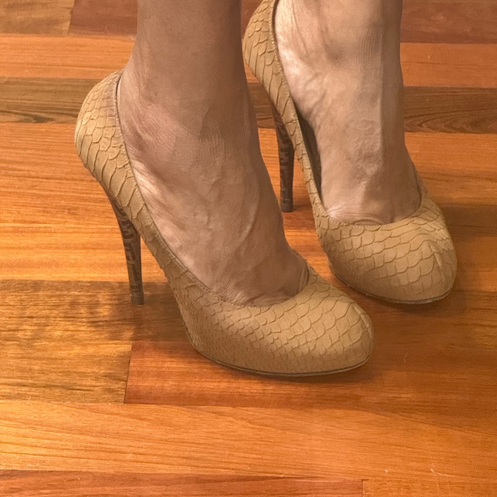 Fendi Brown Textured Heels - Picture 14 of 16